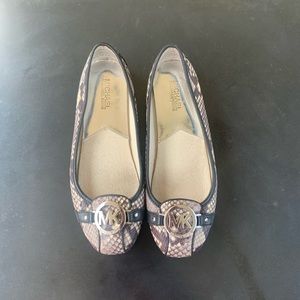 (7 DAYS LEFT TO BUY) Micheal Kors Snake Skin Flats
